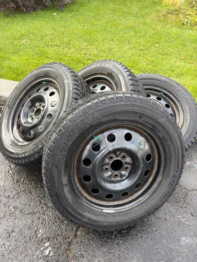 4 pneus avec roues 235/65R18 Yokohama Ice Guard * Entraxe (bolt pattern) : 6 × 114,3 mm (6 × 4,5 po)