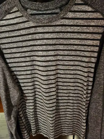 Lululemon Men's Long Sleeved Large Grey & Black, View more