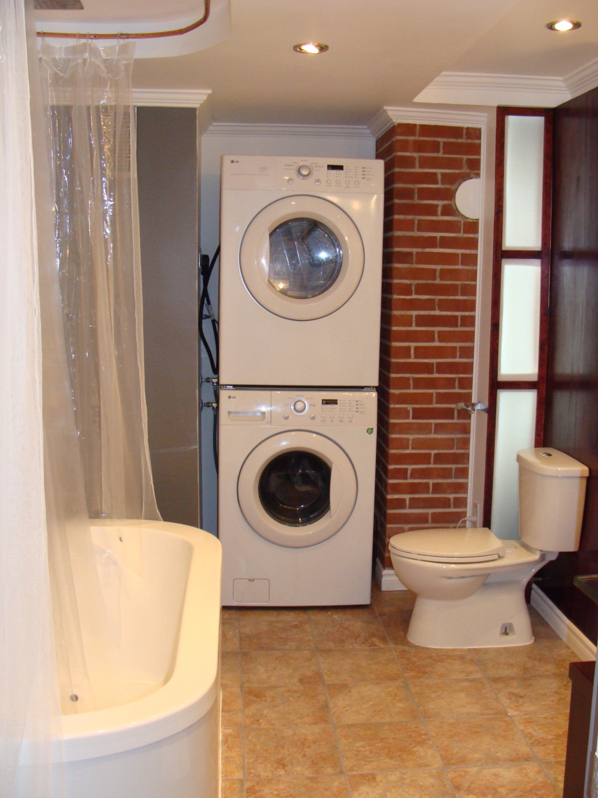 5Bed, 2 Bath, renovated Metro Jolicoeur — photo 2