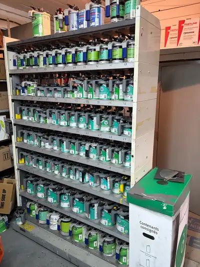 Set up ouvert de peinture basecoat au solvant Motobase de ART, peinture encore disponible au Québec...