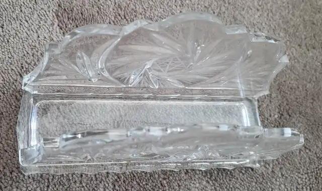 VINTAGE CUT CRYSTAL NAPKIN HOLDER or LETTER HOLDER 6 x 2 x 4 IN in Home Décor & Accents in Laval / North Shore - Image 3