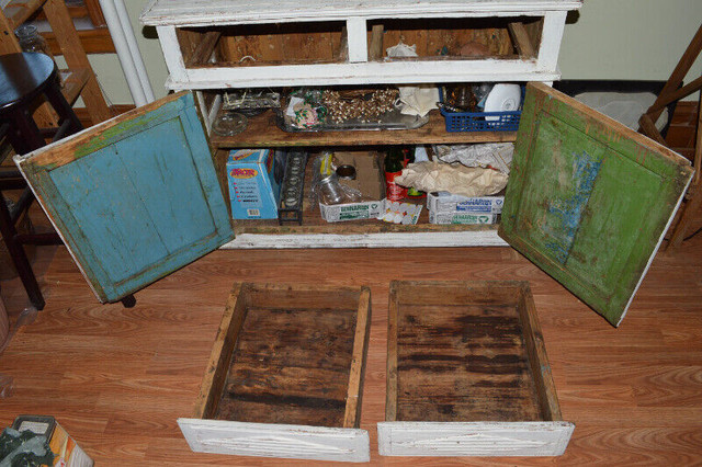 Antique primitive hutch or display unit in Hutches & Display Cabinets in Belleville - Image 4