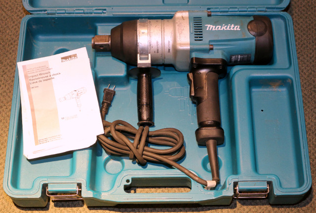 MAKITA 1" IMPACT WRENCH & CASE TW1000 in Other in Hamilton