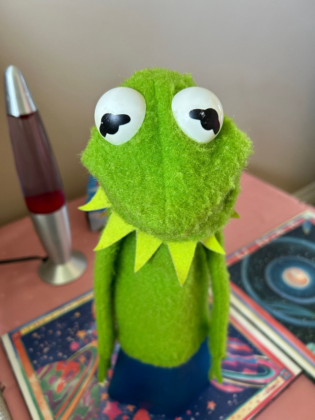Vintage Kermit the frog felt puppet  Fisher Price  1978  toys  in Arts & Collectibles in Chatham-Kent - Image 4