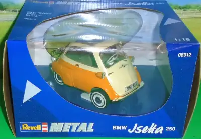 Modèle Revell Diecast...Toujours de ma collection, BMW Isetta 250 comme neuve dans boîte...Echelle 1...
