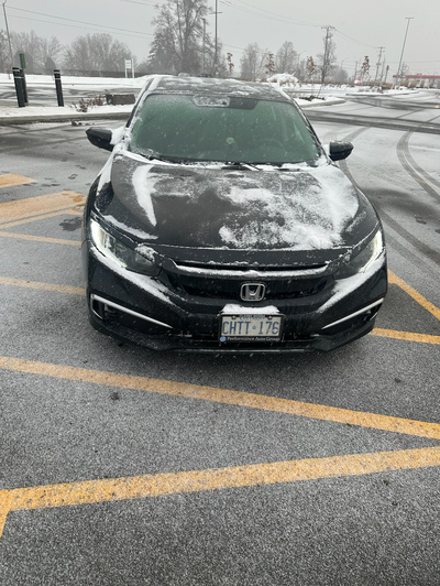 Selling my used 2019 Honda Civic 143000 KM Send me an Email if you are interested.