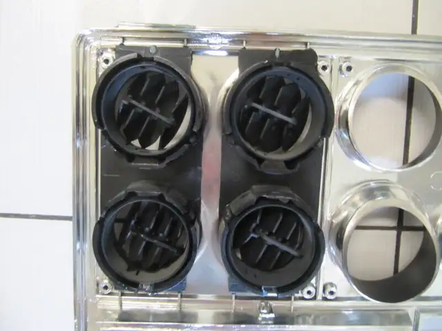Pontiac Grand Prix Instrument Cluster Surround Bezel 1981 - 1987 in Arts & Collectibles in Mississauga / Peel Region - Image 6
