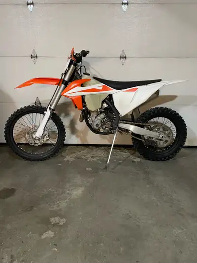 Great condition, electric start, hand guards, 162 hrs, valves checked at 150 and all good, tires are...