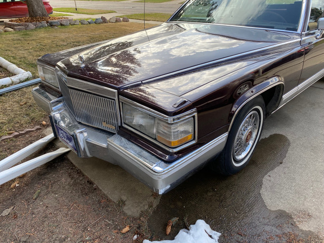 1990 fleetwood brougham d elegance in Classic Cars in Hamilton - Image 4