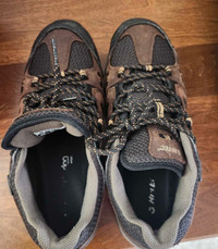 Mens hiking shoes size 8