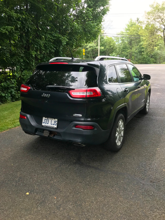 2015 JEEP Cherokee North, moteur V6 de 3.2 L dans Autos et camions  à Lévis - Image 3