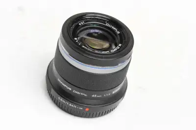 OLYMPUS 45mm f1.8 lens SUPERB, View more