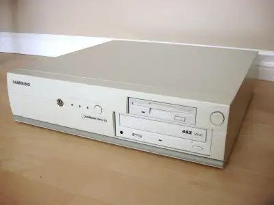 Vintage retro gaming computer - Samsung Deskmaster 486C, View more