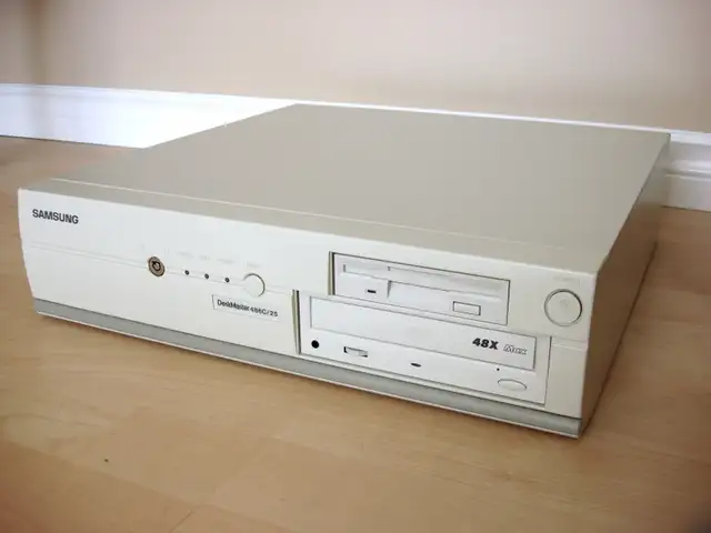 Vintage retro gaming PC - Samsung Deskmaster 486C computer in Desktop Computers in Edmonton - Image 2