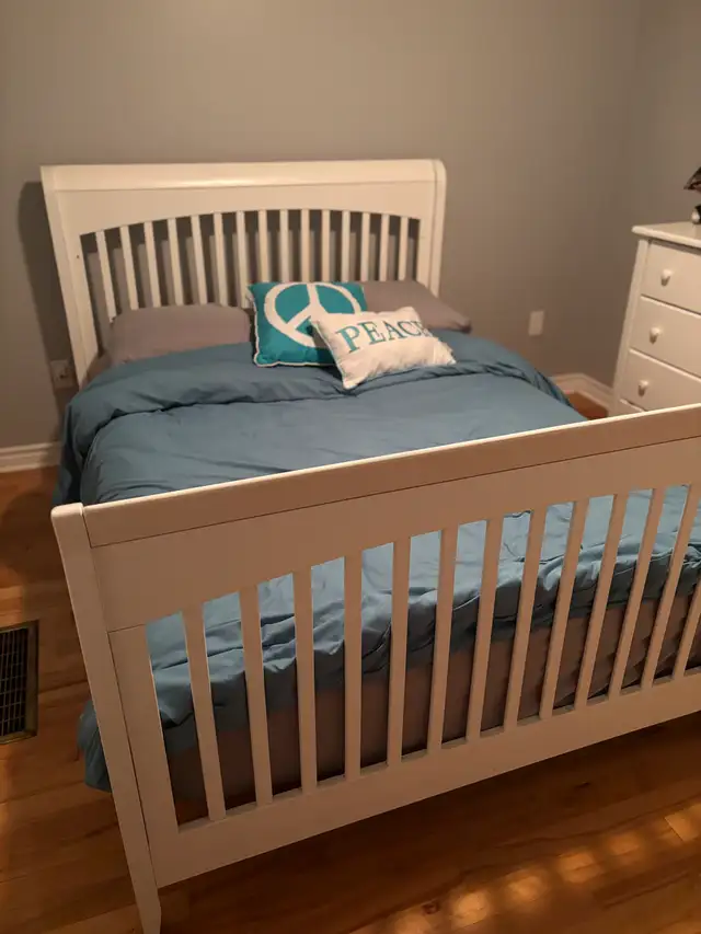 Wood convertible crib/double bed63234499420291121
