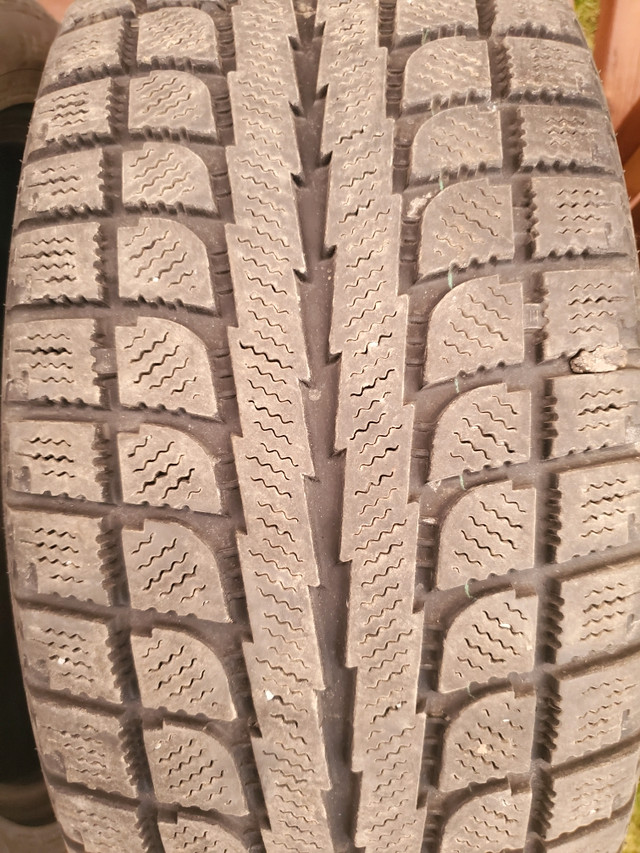 4 pneus d'hiver usagés 225/45 R17 à vendre dans Pneus et jantes  à Ville de Montréal - Image 4