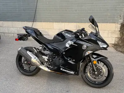 ** 2019 Kawasaki Ninja 400 ABS – Safety Certified ** SUPER LOW MILEAGE: 3512 KMS Only 1 previous own...