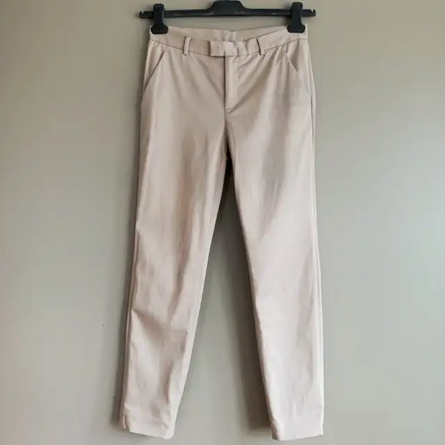 Redvalentino cropped pants - Beige - EU 38 - $150 in Women's - Bottoms in City of Toronto - Image 2