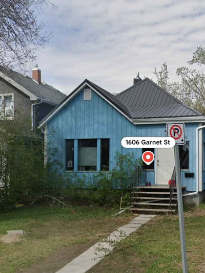 Looking for a roommate. I am a university student at the UofR. Short-term to long-term rental. Pets...