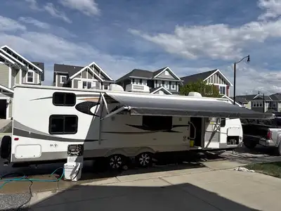 This spacious 29-foot trailer with slide and a rear bunkhouse is great for a growing family. The tra...