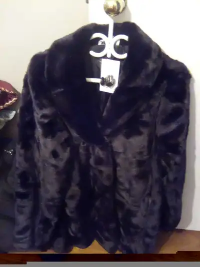 Brand new XL ladies' faux fur winter coat is perfect for staying, View more