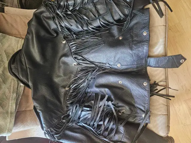 womens leather coat in Women's - Tops & Outerwear in Kingston - Image 3