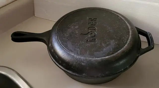 Vintage Lodge Cast Iron Dutch Oven Deep Fry Pan Combo - 3 - 8CF in Kitchen & Dining Wares in Oshawa / Durham Region - Image 4