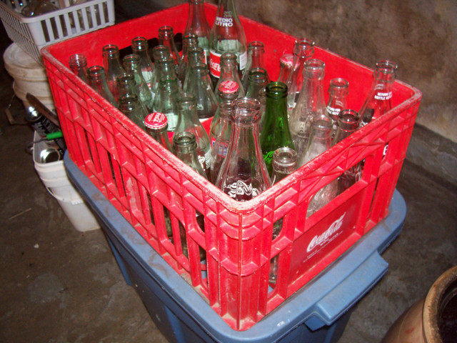 Assorted vintage green coca cola bottles dans Art et objets de collection  à Trenton - Image 2
