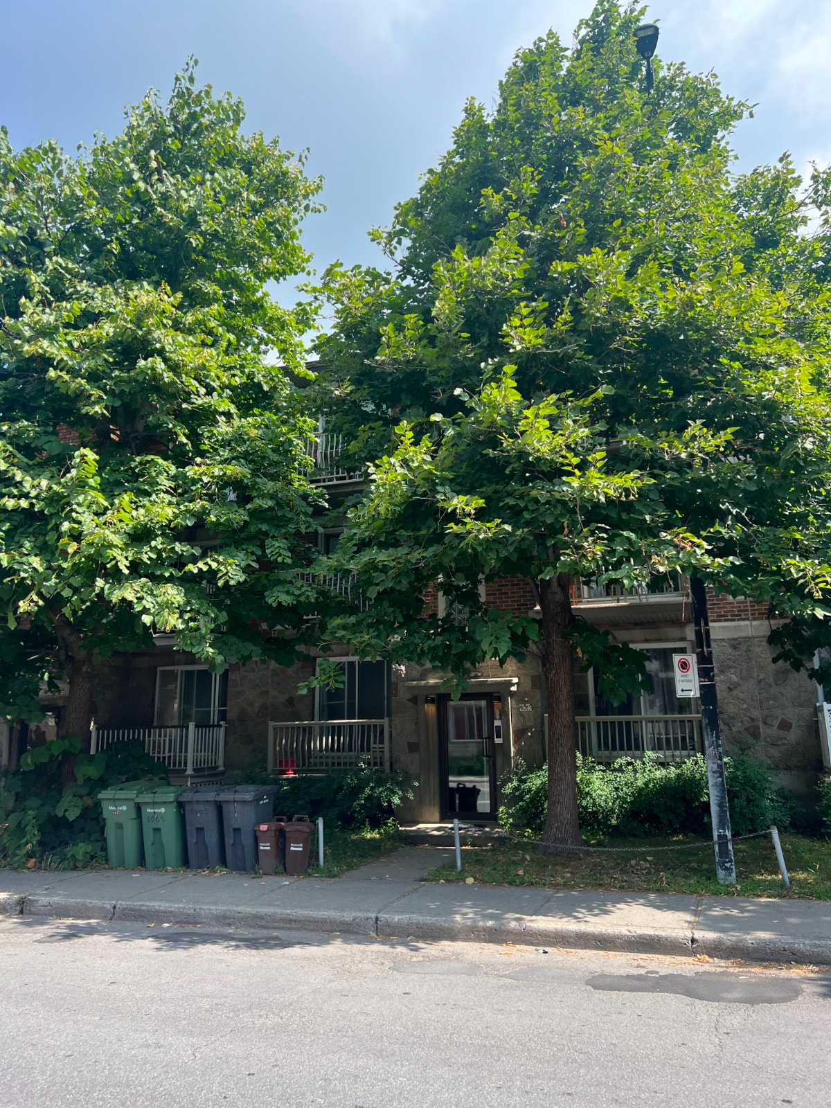 Grand 3 1/2 Jarry/ Delorimier — photo 1