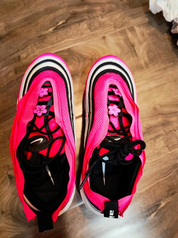 Nike shoes in Women's - Shoes in Oshawa / Durham Region