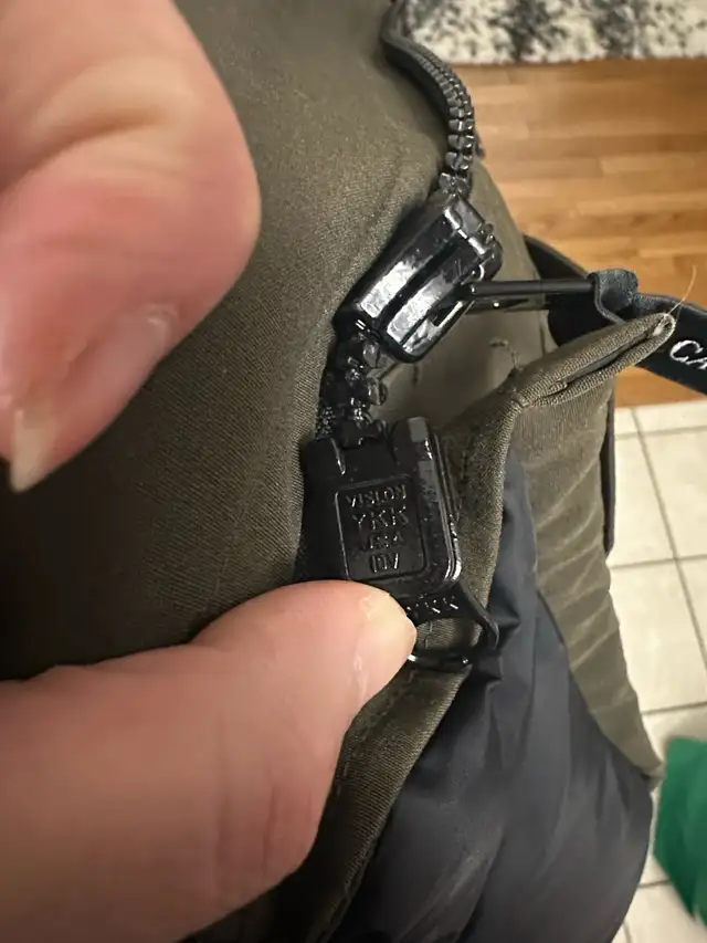 CANADA GOOSE  MEDIUM JACKET in Women's - Tops & Outerwear in Ottawa - Image 7