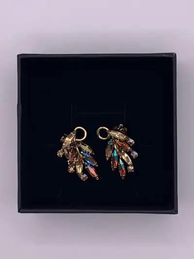 An excellent vintage set of signed, gold tone, clip on, Vintage Sherman earrings, clear and brown/am...