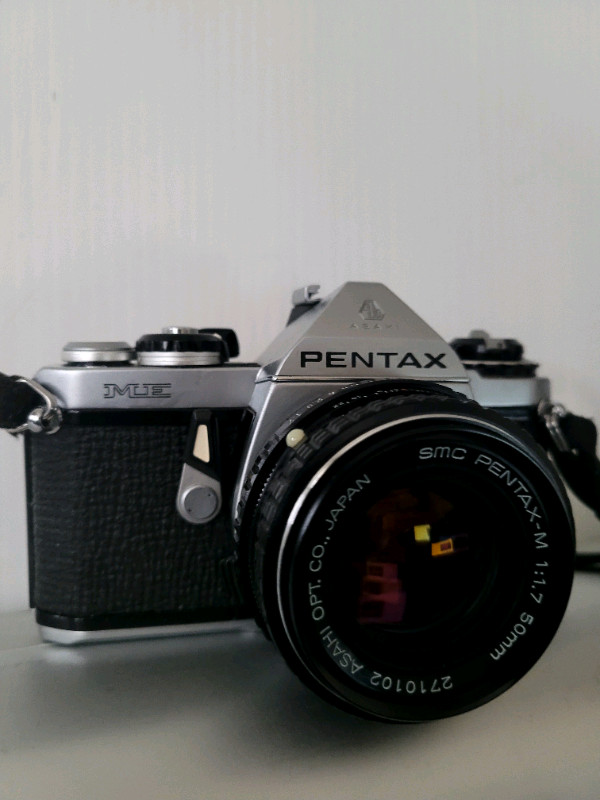 Pentax  ME 35mm SLR Film Camera W/ 50mm F/ 1. 7 Lens. dans Autre  à Ville de Montréal - Image 3