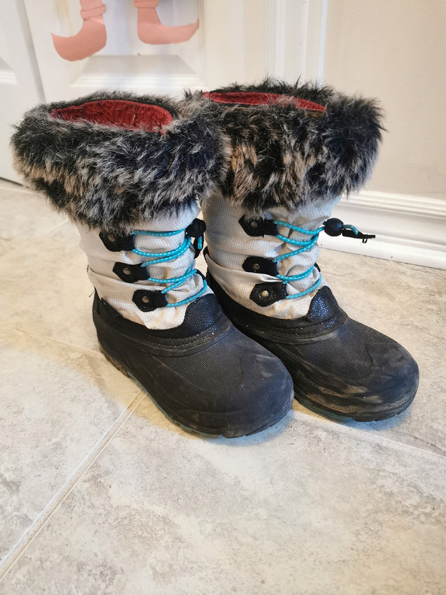 Kamik kids winter snow boots size 2 in Kids & Youth in London - Image 2