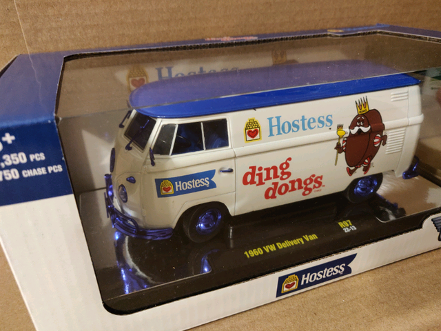 M2 Machines Hostess VW Volkswagen Van Chase 1/750 1:24 diecast in Toys & Games in City of Toronto - Image 3