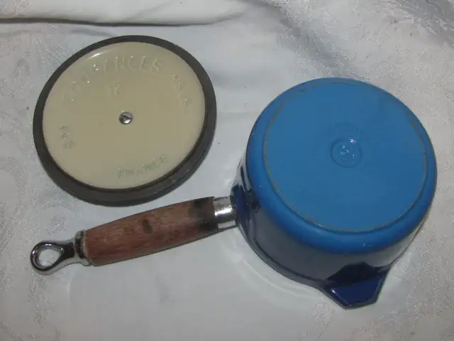 Blue Cast Iron Cousances Small Pot, Wooden Handle in Kitchen & Dining Wares in Ottawa - Image 6
