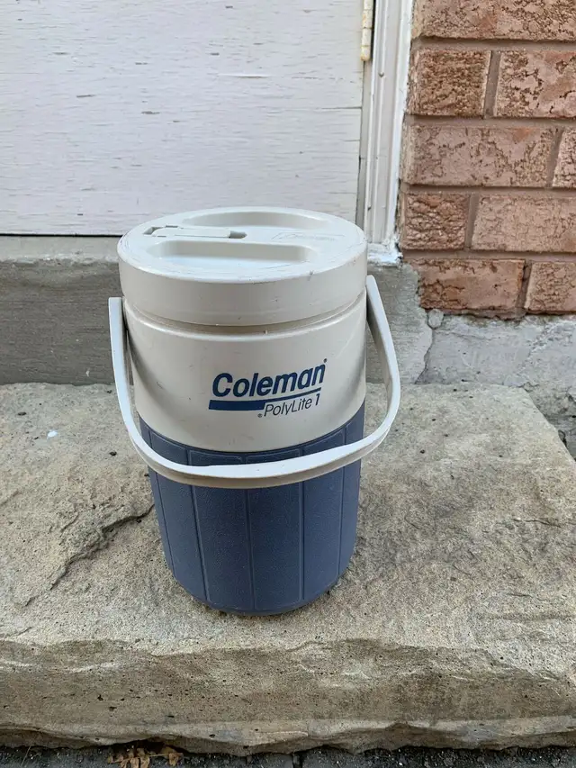 Coleman polylite 1 insulated jug container 