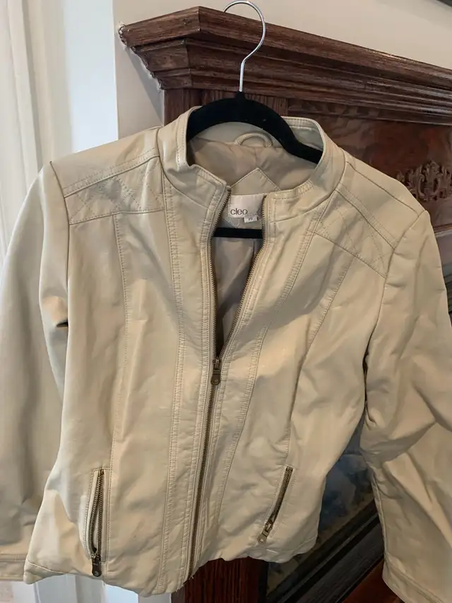 girls coat in Women's - Other in Oshawa / Durham Region - Image 2