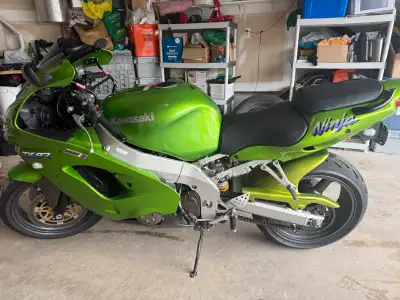 2001 Kawasaki ZX9R – 32,000 km This bike has been meticulously maintained and cared for. It’s never...