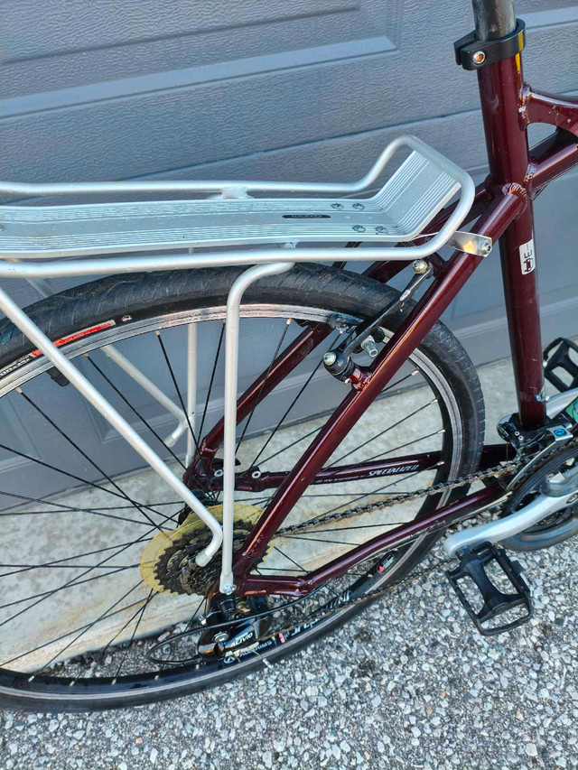 specialized Globe hybrid bike  in Cruiser, Commuter & Hybrid in City of Toronto - Image 3