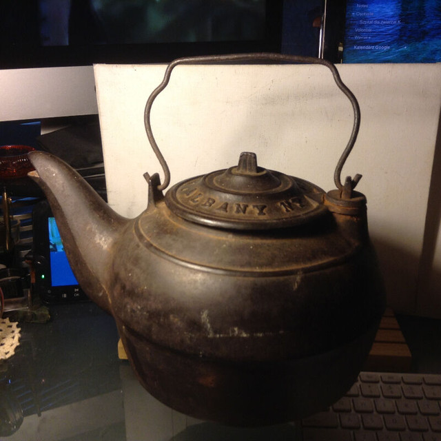 Antique  Cast Iron LG. TEA KETTLE in Arts & Collectibles in Vancouver
