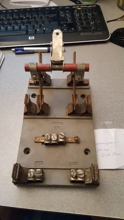 39,99+TAXE, EN MAGASIN / IN STORE 100 AMPÈRES 240V USAGER USE 2563-19 Pierre Bouchard électrique Inc...