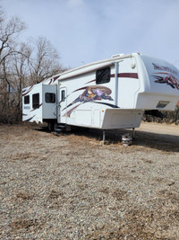 2008 Montana Fifth wheel