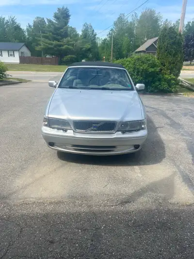 1999 Volvo C70 convertible in great condition, no rust, low kms 85000. Battery, Alternator, fuel pum...