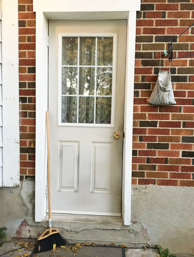 Private room with separate entrance - week to week. Bright clean furnished private main floor room w...