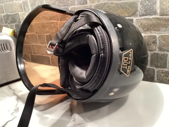 Casque de moto un neuf un usager bol small in Motorcycle Parts & Accessories in Longueuil / South Shore - Image 7