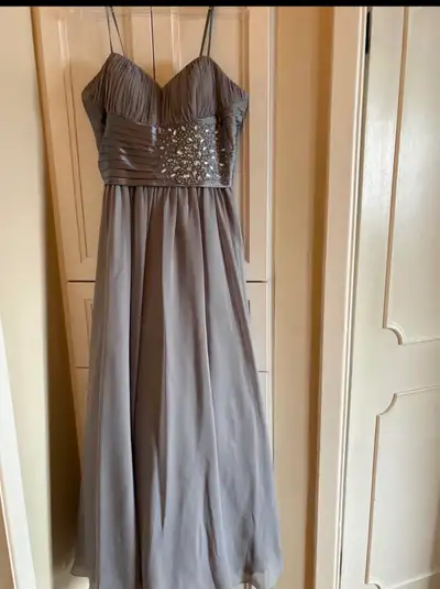 Superbe robe de bal, View more