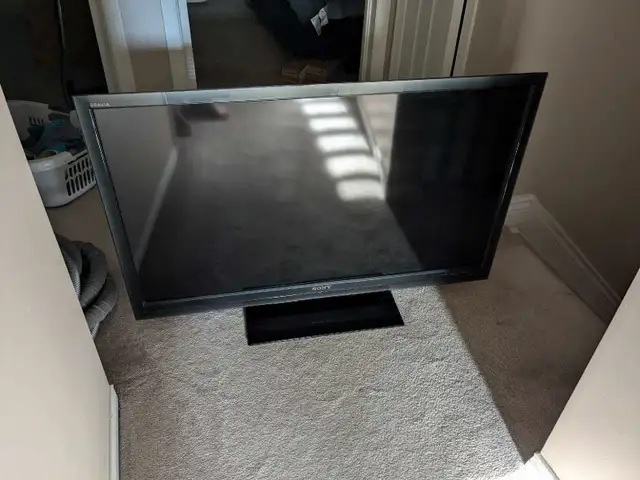 Sony Bravia LCD tv in TVs in Ottawa - Image 2
