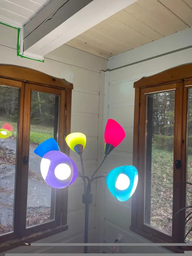 Deux lampes sur pied multicolores in Indoor Lighting & Fans in Gatineau - Image 4