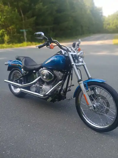 Like new , demonstrater bike from Harley Davidson dealership. Kept in climate control storage for 17...